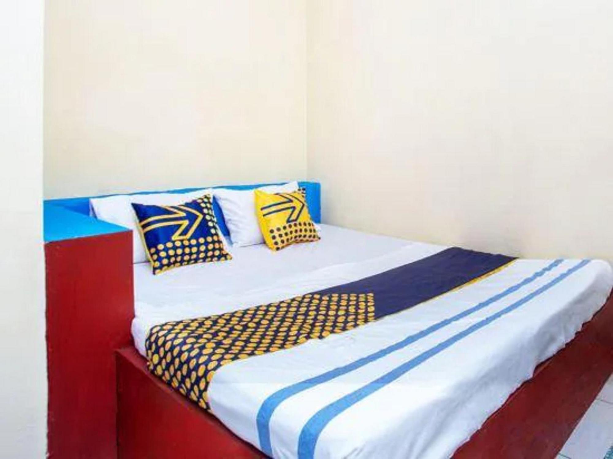 Spot On 2473 Buana Jaya Guest House Cilacap Exterior photo